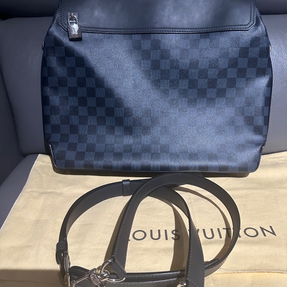Louis Vuitton Messenger Bag - Picture 5 of 15